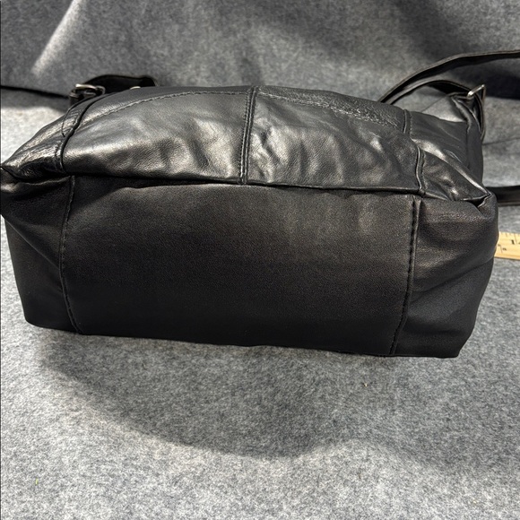 Genuine leather black pebbled leather adjustable strap 3 zip pocket purse bag - Picture 7 of 9